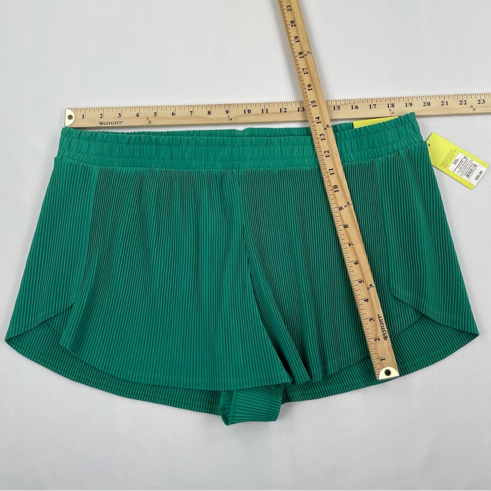 All In Motion Pleated Athletic Shorts Women’s XXL Green Ruffled Light 2.5” NWT - Picture 8 of 13